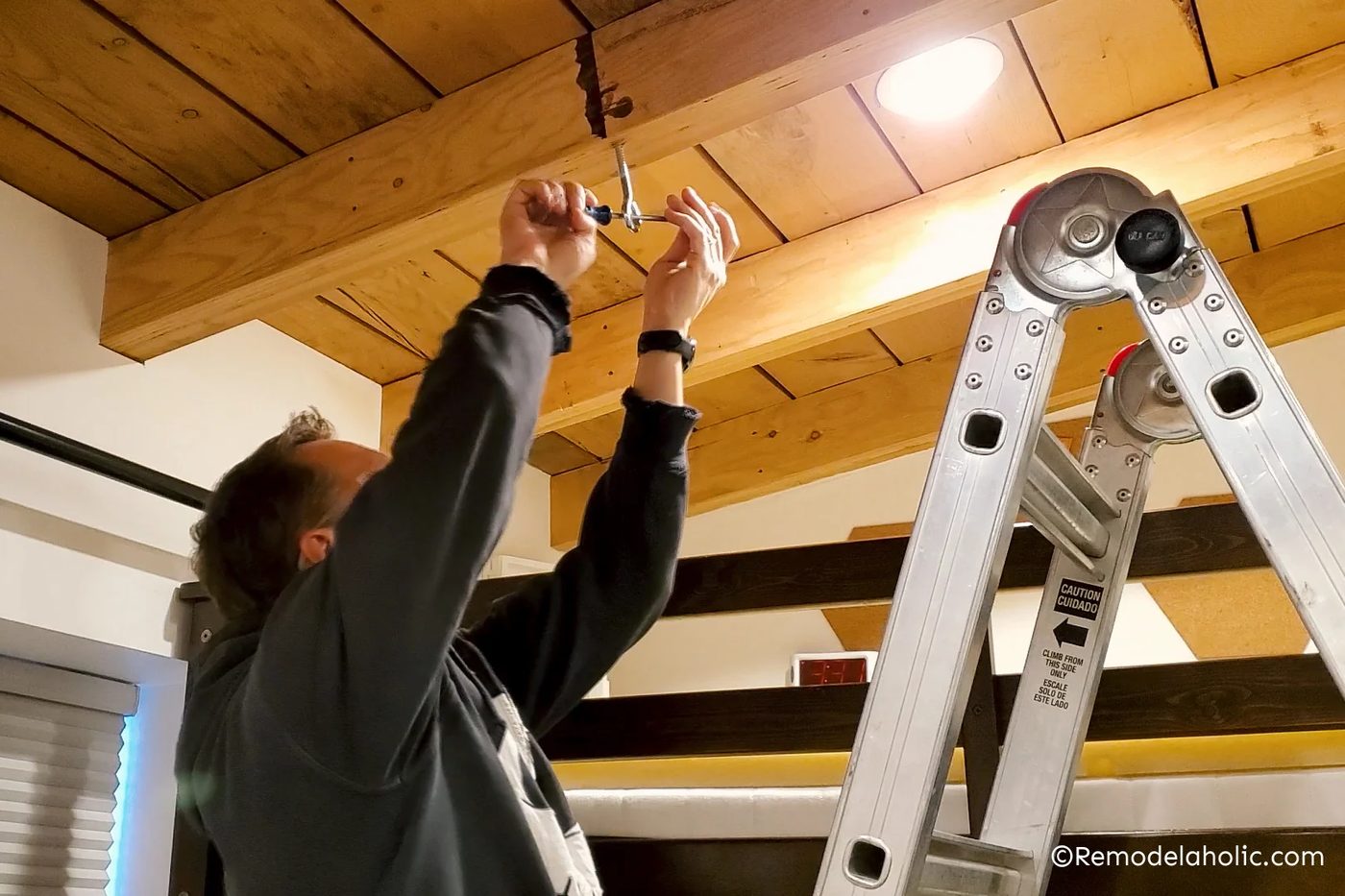 How To Hang A Swing Chair Indoors, Install Eye Screw Bolt Using Screwdriver To Twist, Bekob