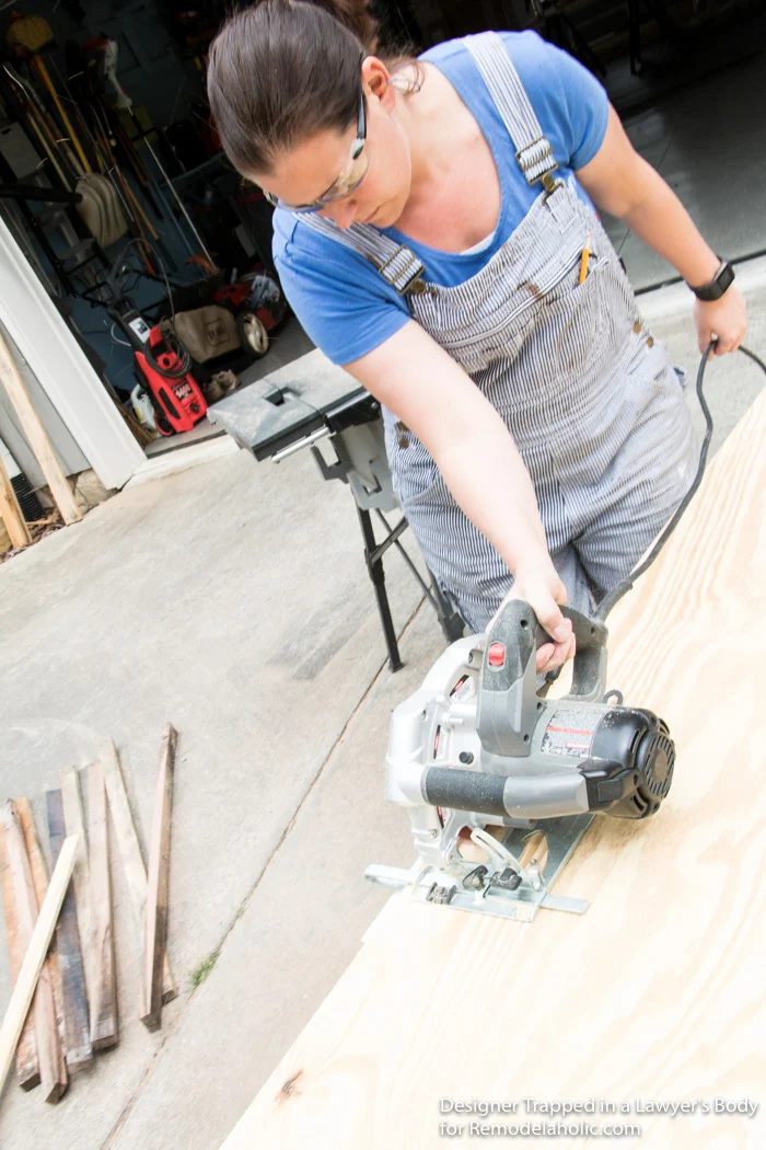 Learn how to install a wood mantel (even if it's clearly heavy) with this straightforward walkthrough from Designer Trapped in a Lawyer's Body for Bekob.com!