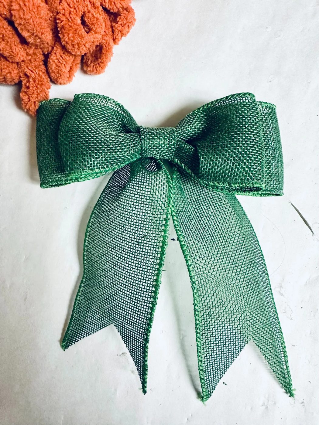 How To Make A Burlap Ribbon Bow For A Loopy Yarn Wreath Pumpkin Fall, Bekob (9)