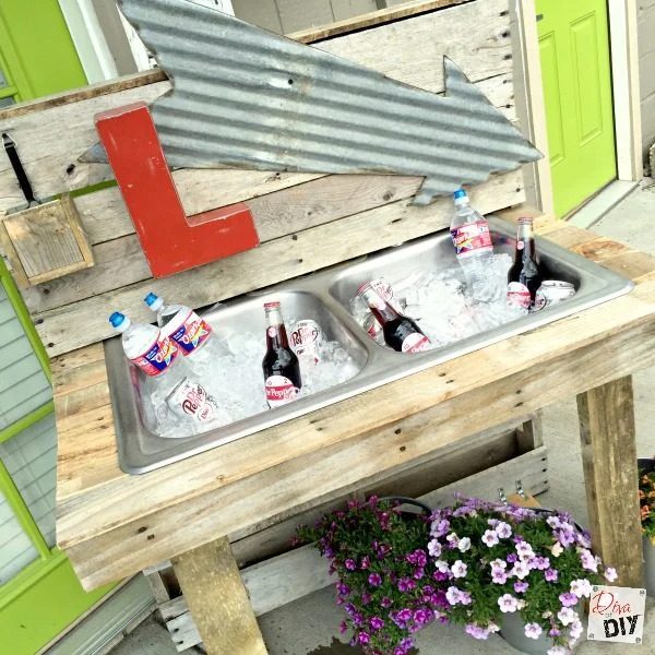 walkthrough-for-building-a-pallet-wood-and-kitchen-sink-drink-cooler-diva-of-handmade-featured-on-Bekob