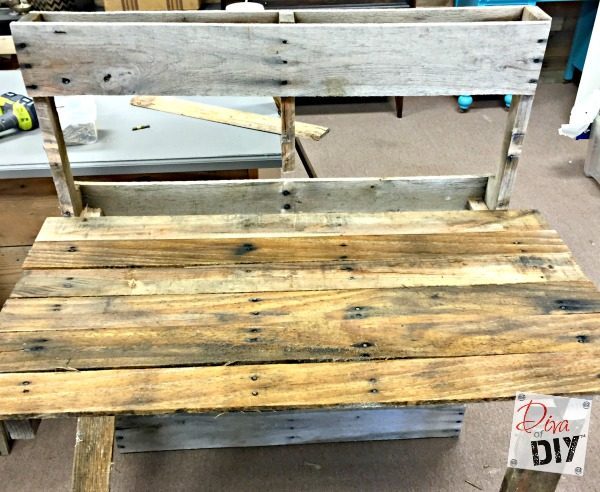 walkthrough-to-build-a-patio-drink-station-using-pallets-and-an-old-sink-diva-of-handmade-featured-on-Bekob