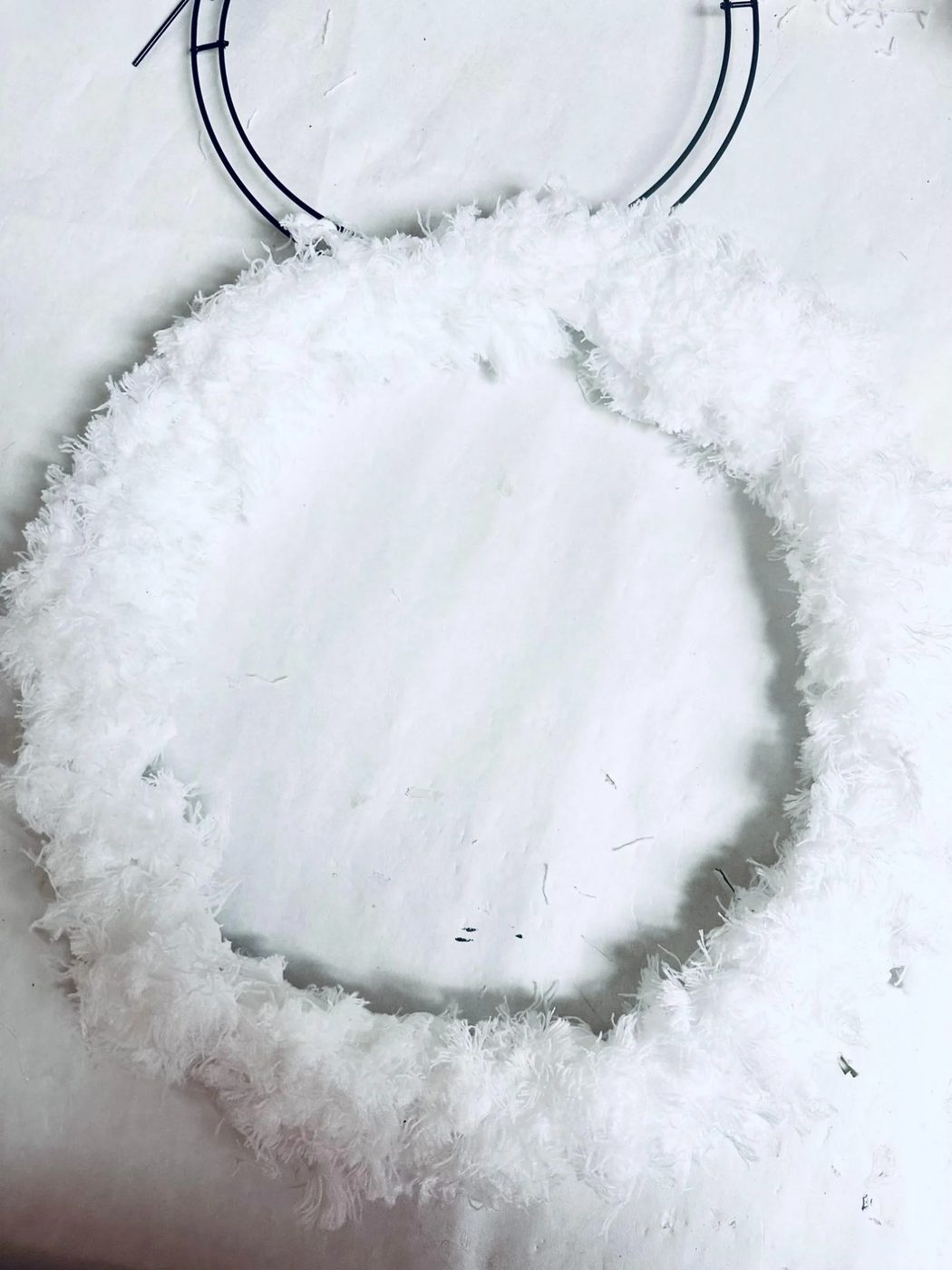 How To Make A Snowman Wreath From Dollar Tree Wreath Form And Mop Pads, Bekob (4)