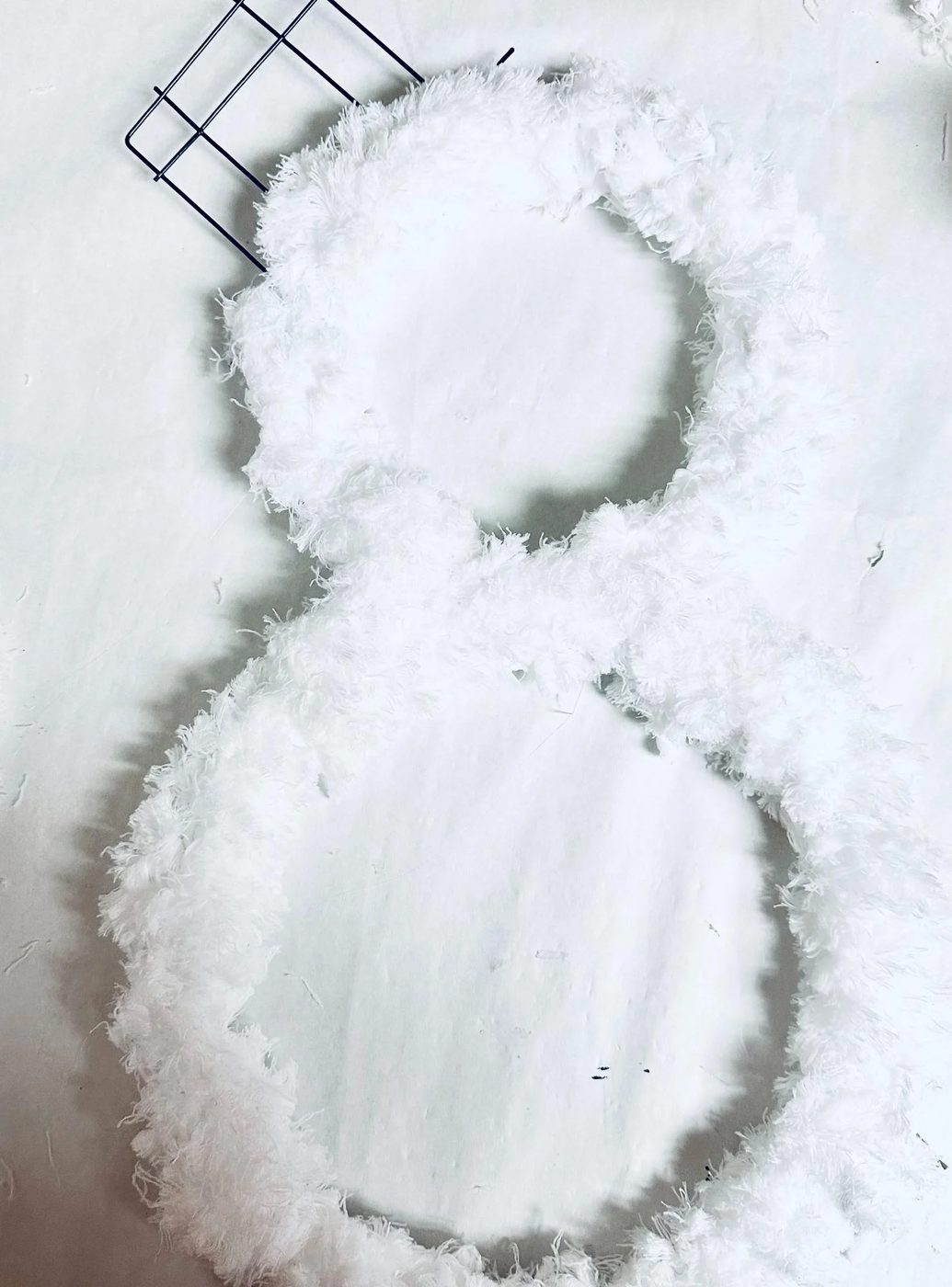 How To Make A Snowman Wreath From Dollar Tree Wreath Form And Mop Pads, Bekob (5)