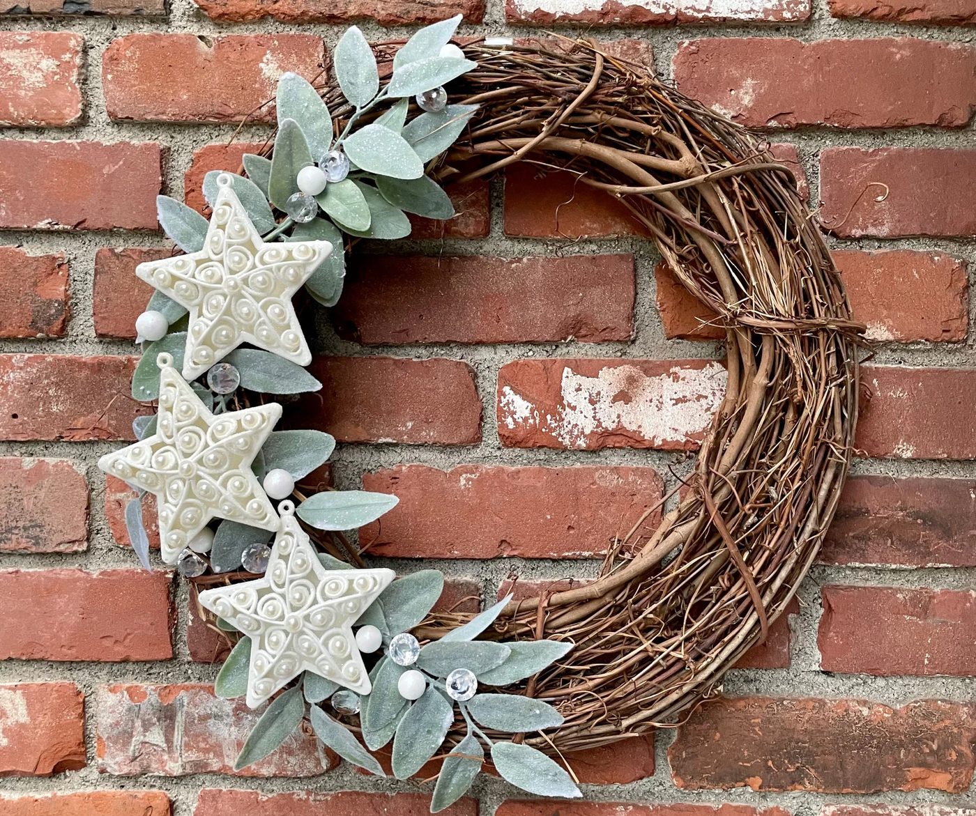 Make a Winter Wreath: straightforward Handmade Winter Grapevine Wreath with Stars