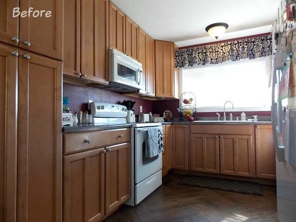 How to Paint Kitchen Cabinets by The Palette Muse featured on Bekob