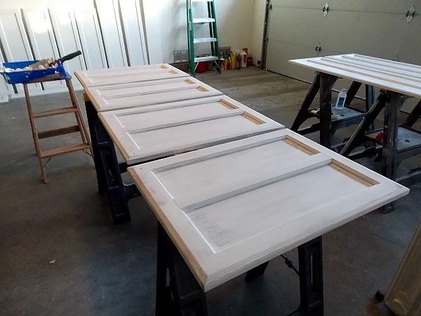 walkthrough for Painting Kitchen Cabinets by The Palette Muse featured on Bekob
