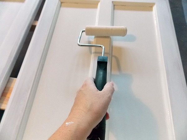 Step by Step walkthrough for Paiting Cabinet Doors by The Palette Muse featured on Bekob