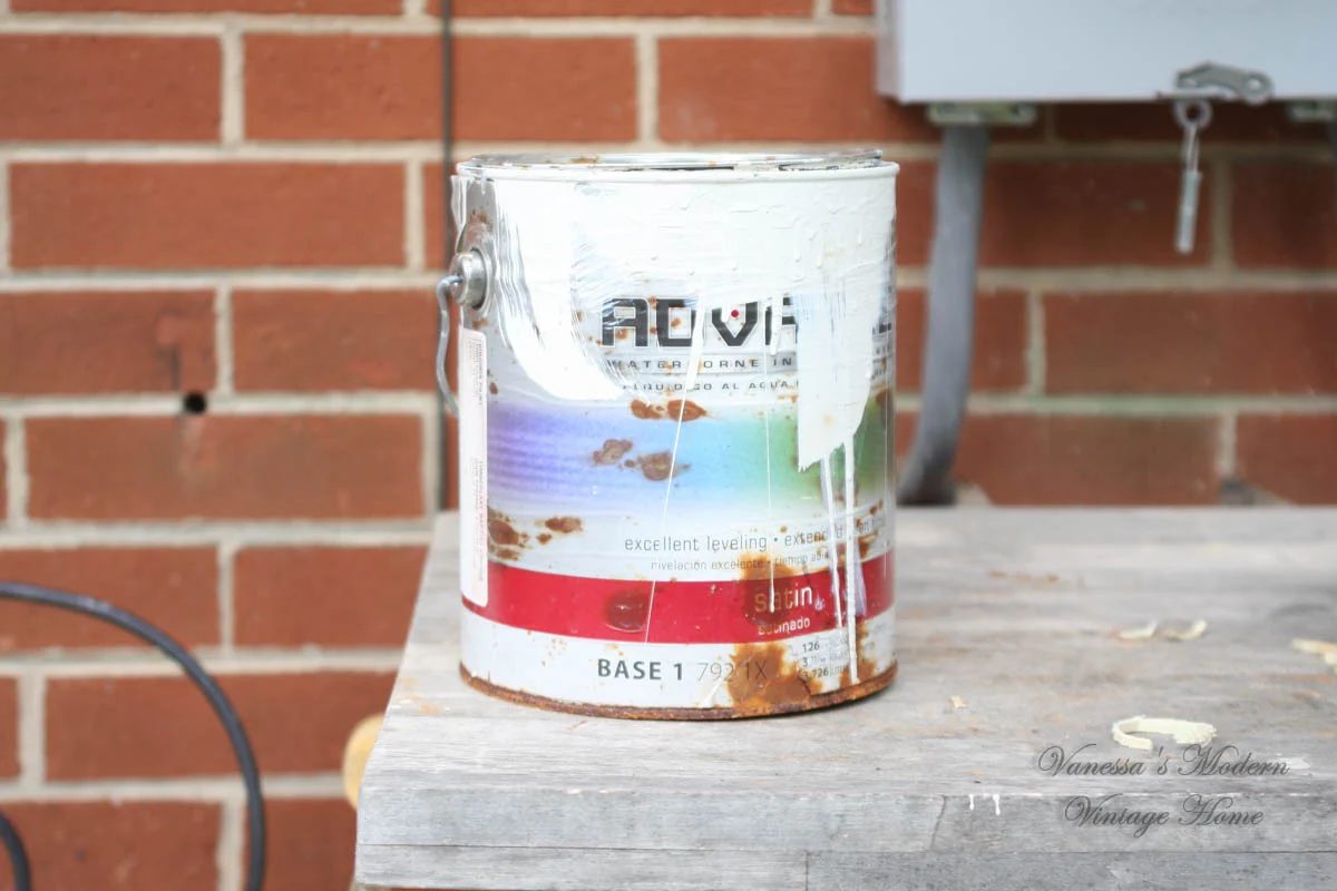 How to paint kitchen cabinets in one weekend by Vanessa's Modern Vintage Home featured on @Bekob