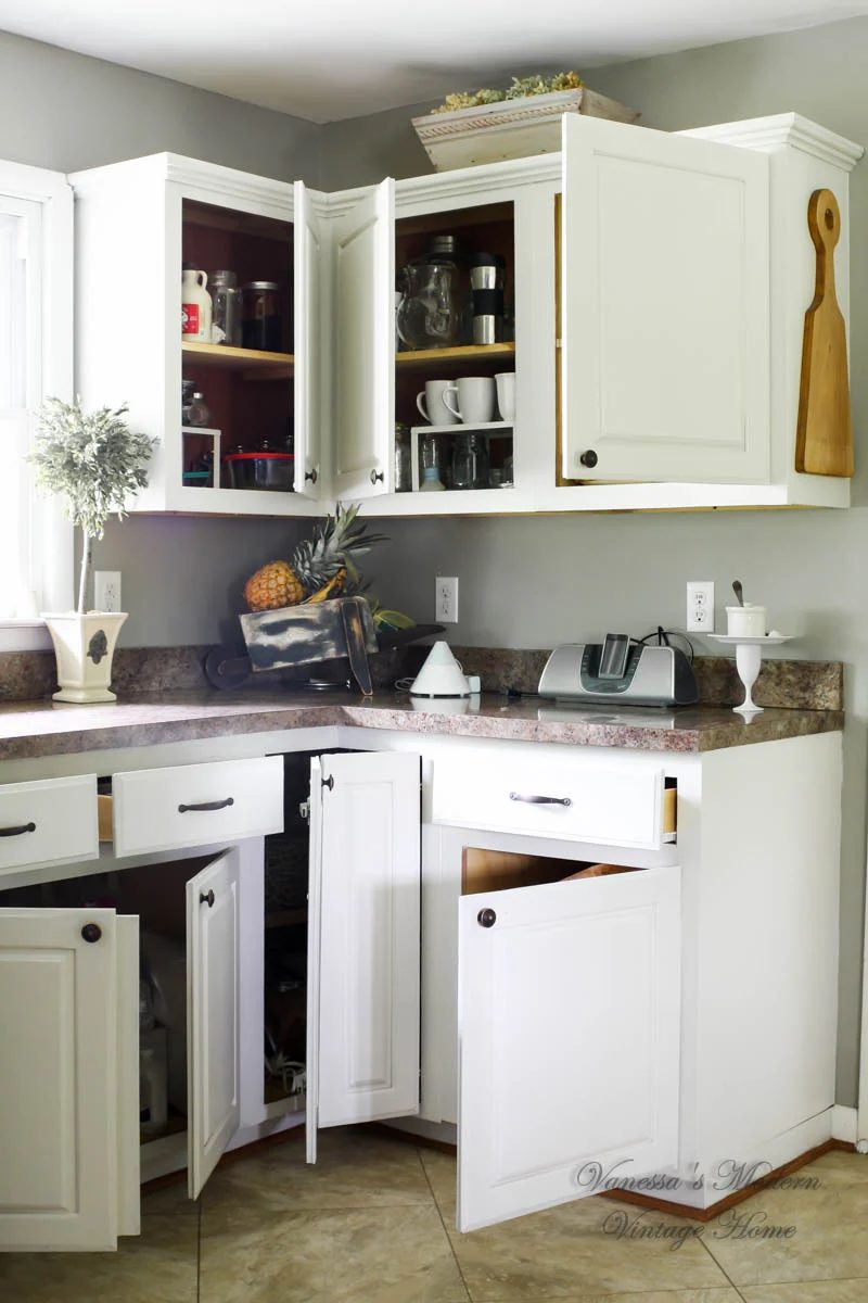 Handmade white kitchen in one weekend by Vanessa's Modern Vintage Home featured on @Bekob
