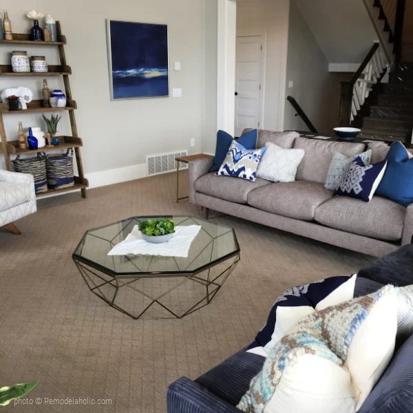Neutral Blue Living Room Decor options, UVPH 2016 HOME 10 Millhaven Homes, Photo Bekob