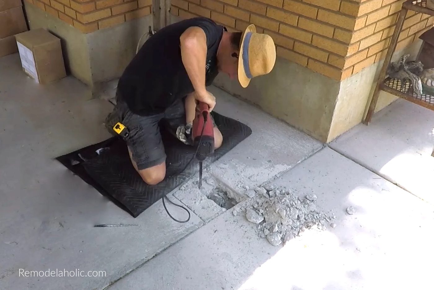 Angle Grinder And Hammer Drill Cut Hole In Concrete, Bekob