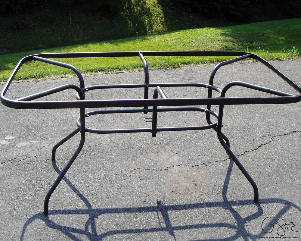 Upcycle an old patio table frame by building a tiled table top for it by Q-Schmitz featured on @Bekob