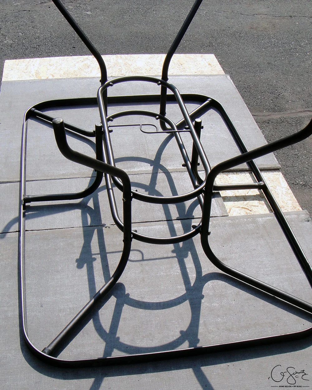 walkthrough for tiled table top with mosaic tile borders by Q-Schmitz featured on @Bekob