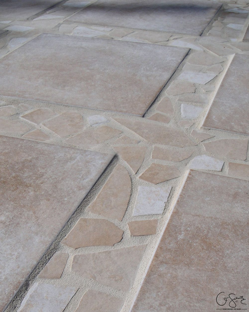 Creative way to use broken tile, mosaic tile table top by Q-Schmitz featured on @Bekob