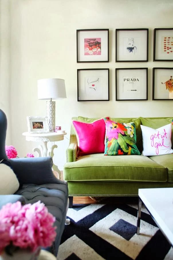 Bright and tropical throw pillows | Modern Tropical Style on Bekob.com