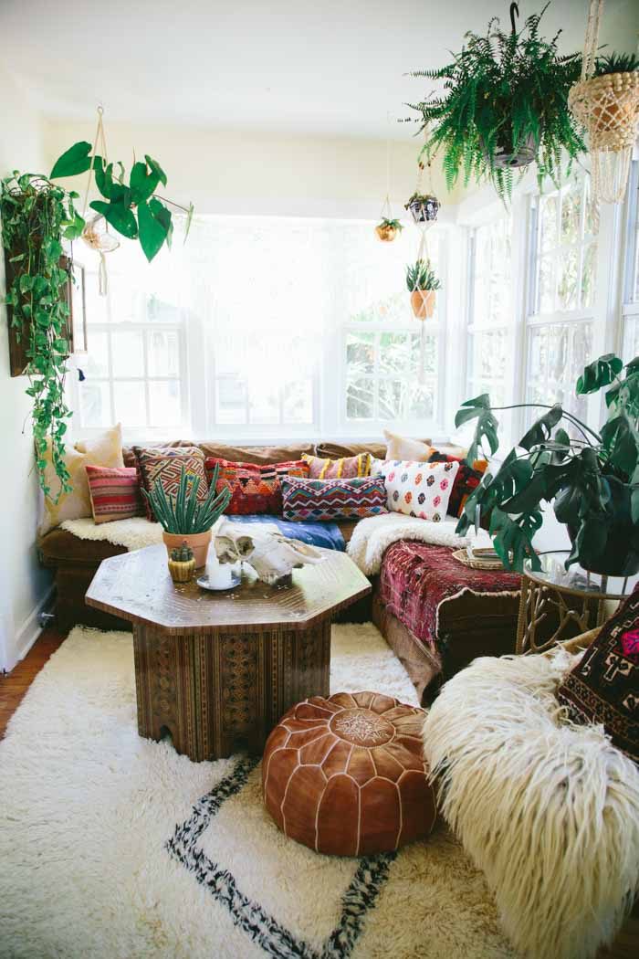 beach style living room with plants | Modern Tropical Style on Bekob.com