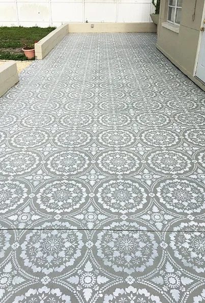 Jennasuestenciledpatio