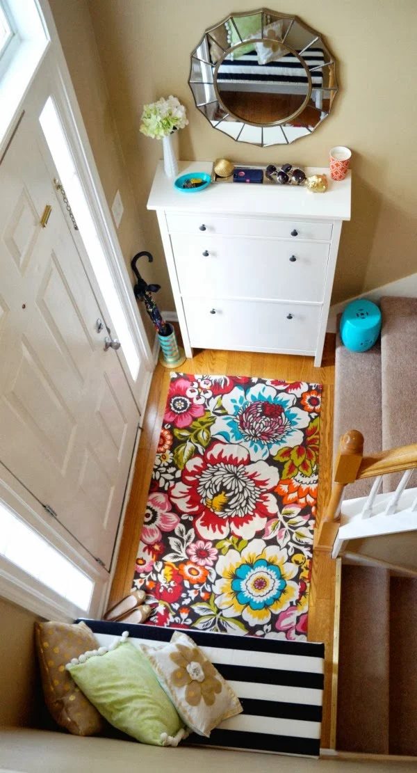 bright colored small entry foyer in a split entry with shoe storage | 100+ striking Mudrooms and Entryways at Bekob.com