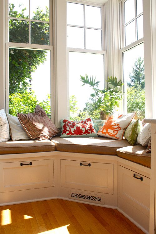 via Houzz - corner window seat via @Bekob
