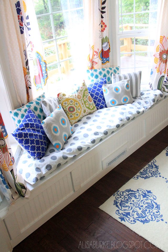 Alisa Burke - bay window seat with storage via @Bekob