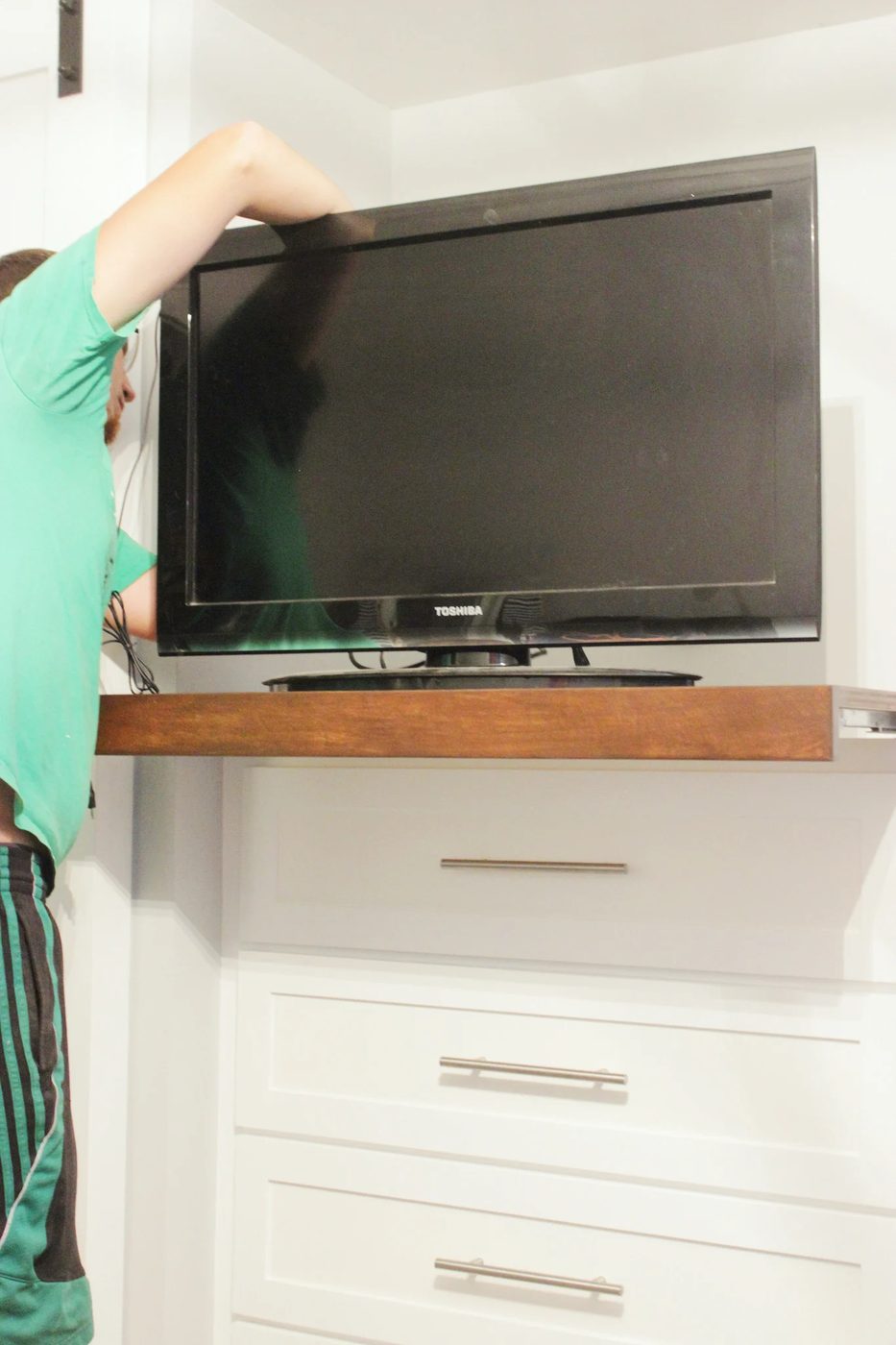 How to build a Sliding TV Platform | Home Coming for Bekob.com