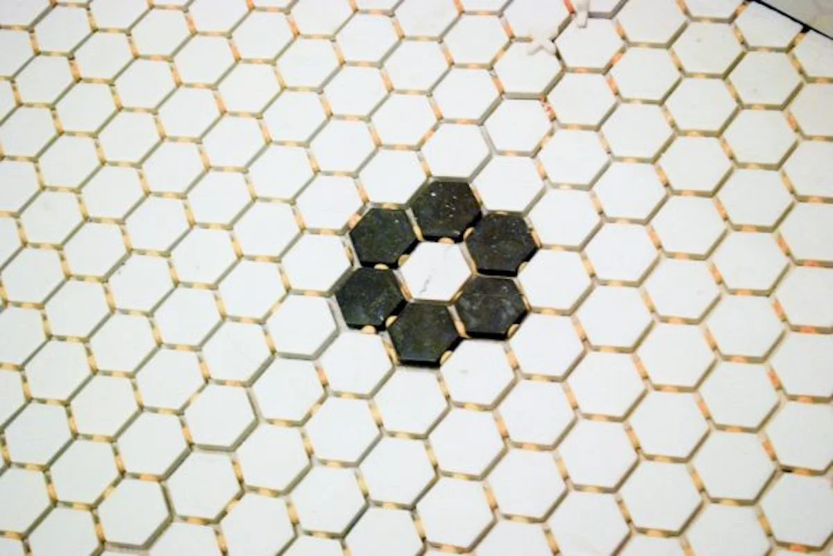 20140510 Installing Hexagon Tile For Beginners 7 600x401
