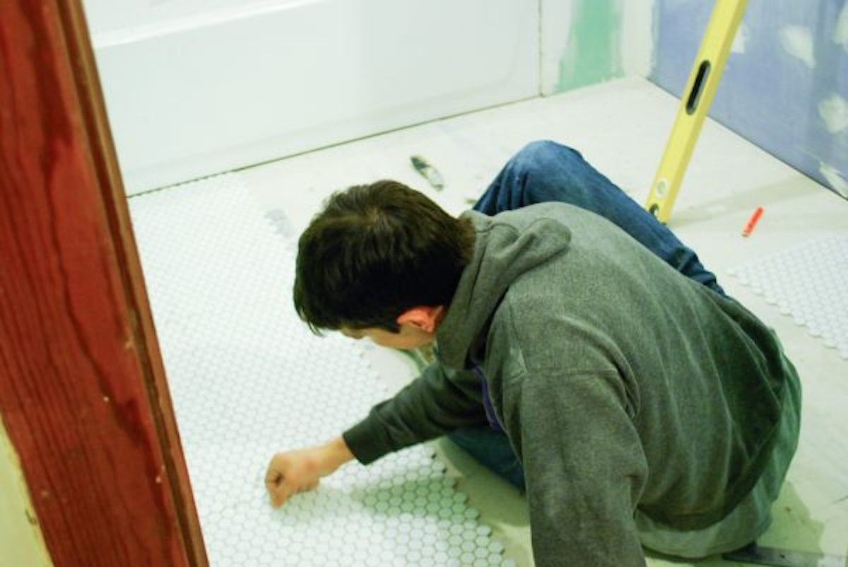 20140510 Installing Hexagon Tile For Beginners 5 600x401