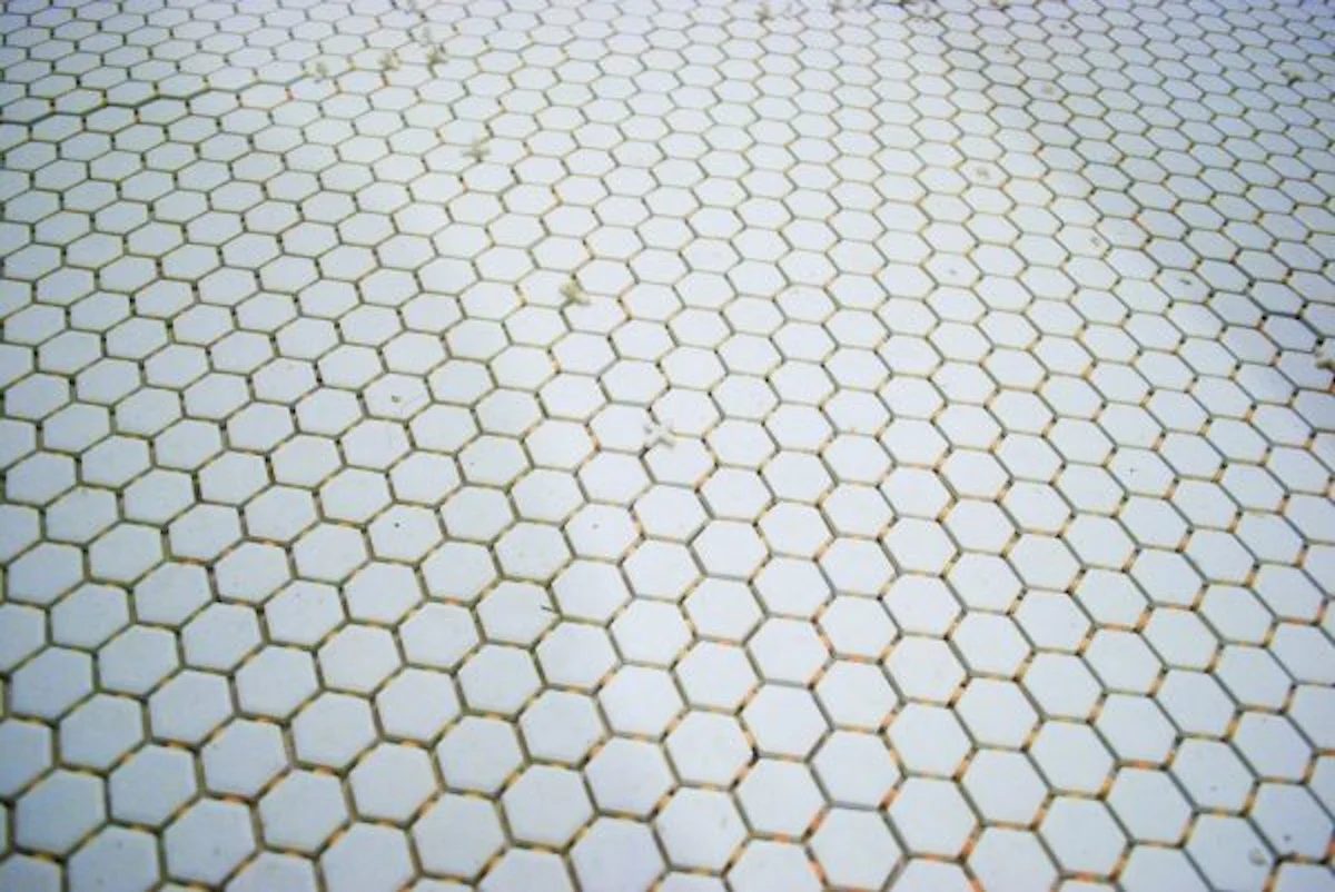 20140510 Installing Hexagon Tile For Beginners 6 600x401