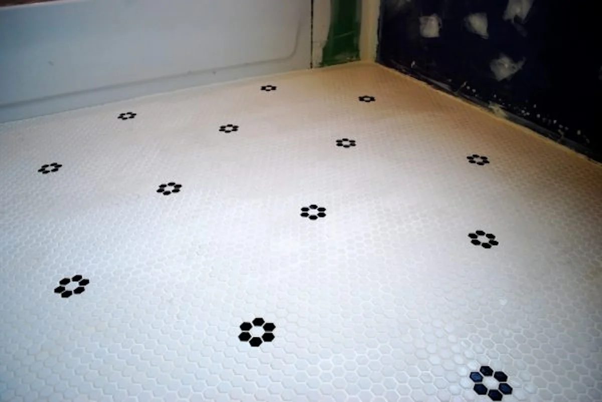 20140510 Installing Hexagon Tile For Beginners 141 600x401