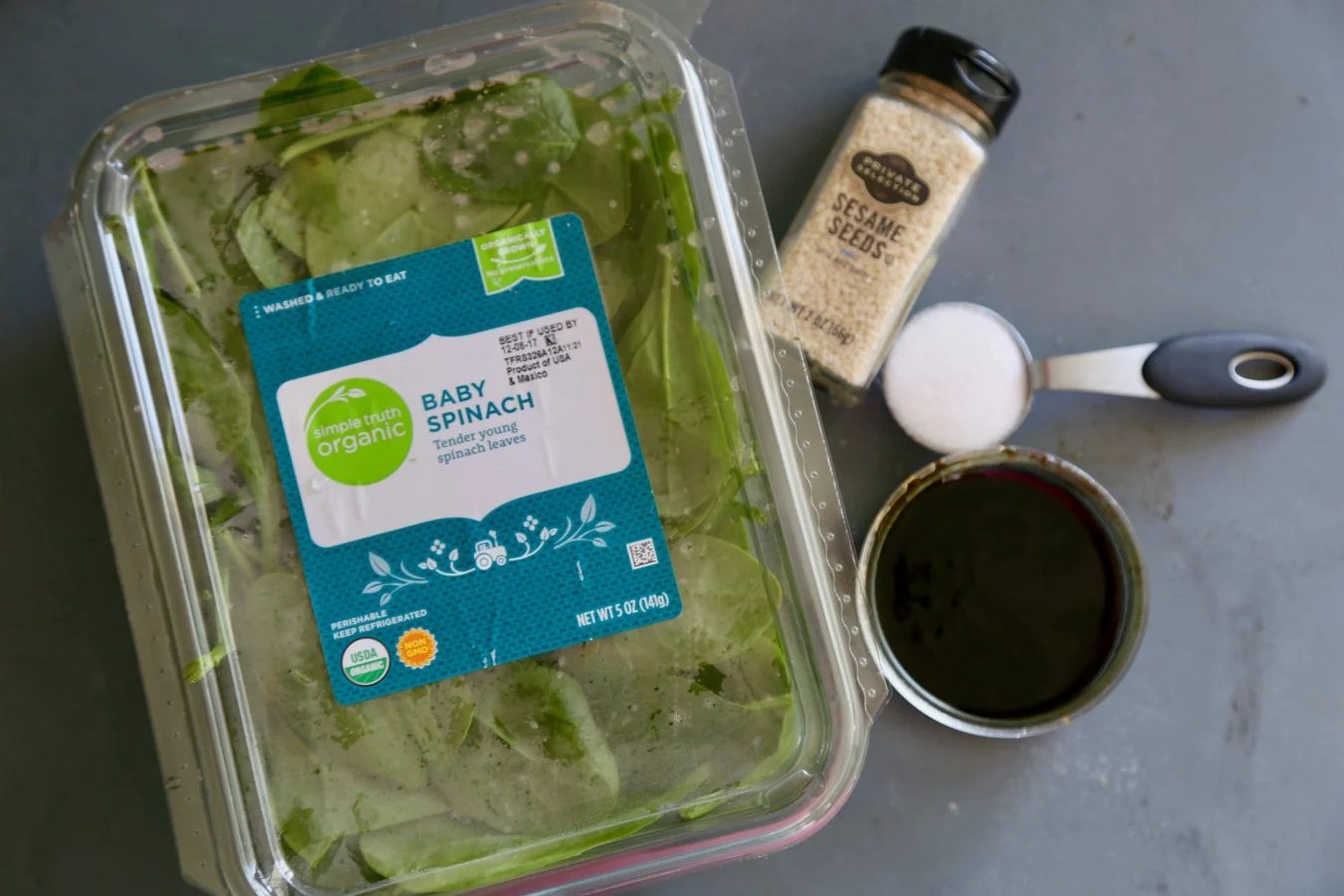 The well fitted veggie side for Asian dishes. Try this recipe for Japanese Spinach Salad at Bekob.com