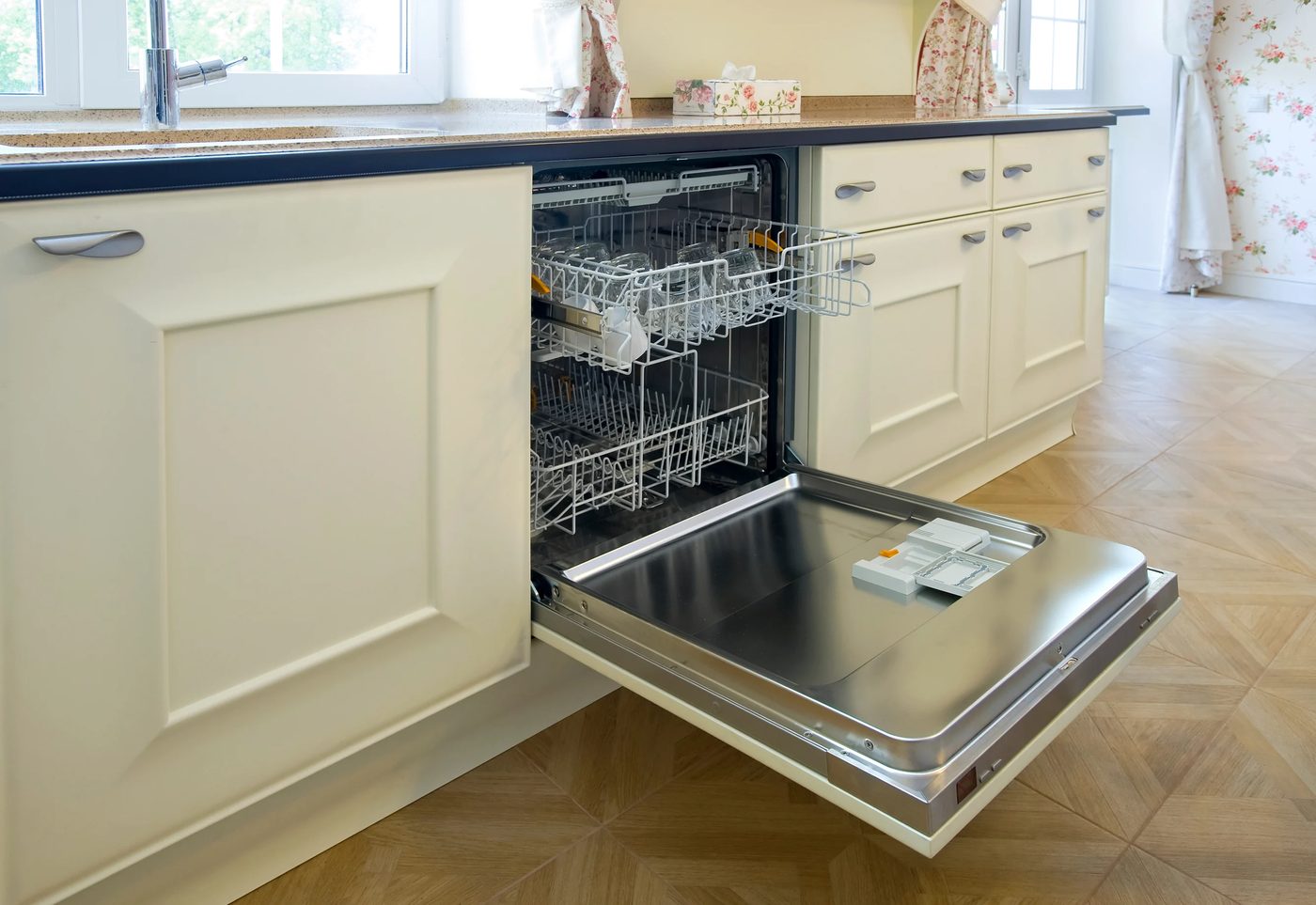 Cleaning a dishwasher