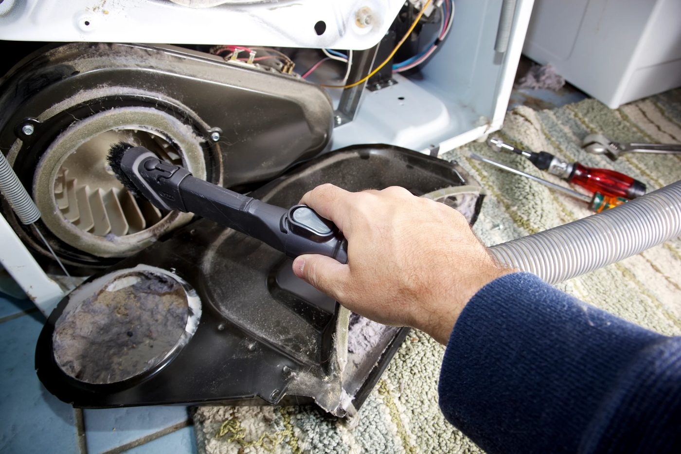 cleaning a dryer vent