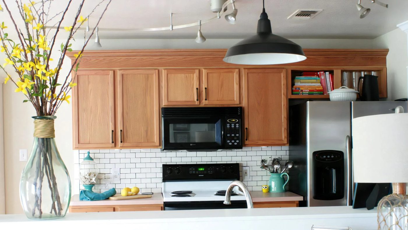 Updating Builder Grade Cabients Without Painting 051541