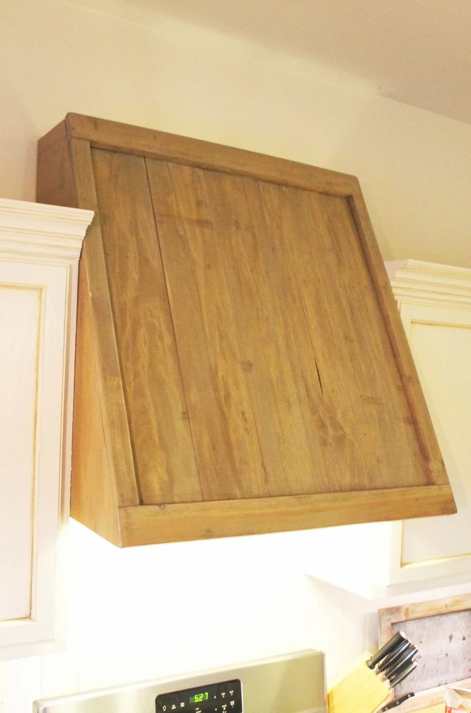 faux reclaimed wood range hood, The Ragged Wren on Bekob