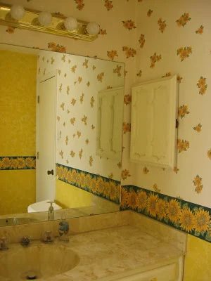 bathroom makeover before, The Pin Junkie featured on Bekob.com