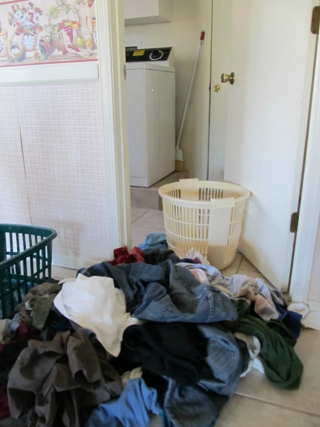 messy laundry room before, The Pin Junkie featured on Bekob.com