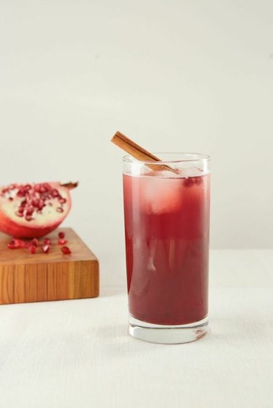 Lemon-Ginger Tea Pomegranate Sparkler | FOODIEaholic.com #recipe #cooking #beverage #sparkler #drink #lemon #tea #ginger #pomegranate