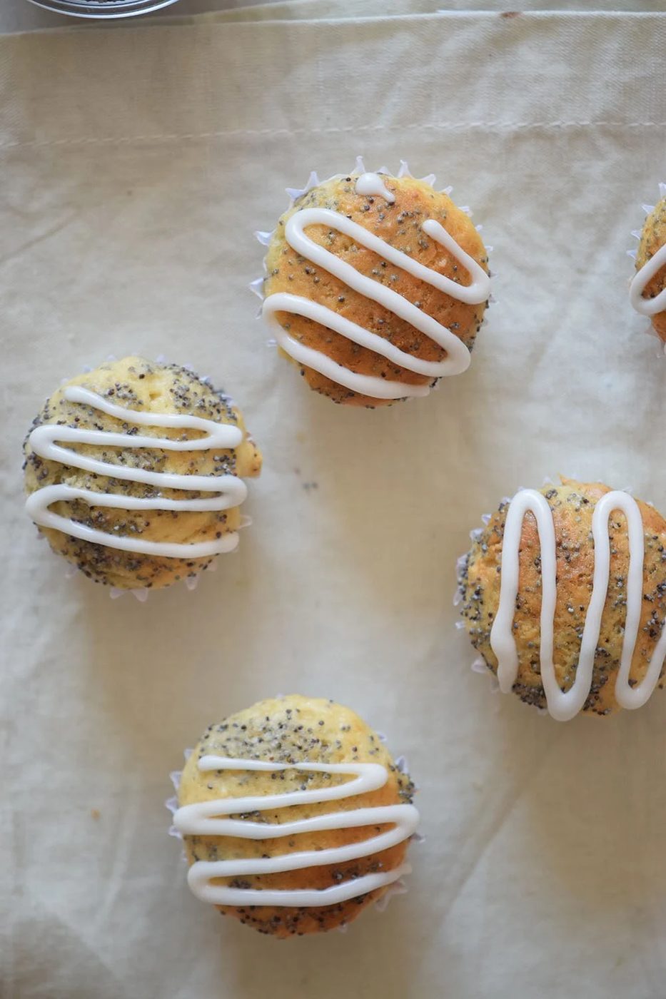 Looking for a fresh breakfast muffin recipe? Try out these delicious lemon poppy seed muffins recipe via Bekob.com
