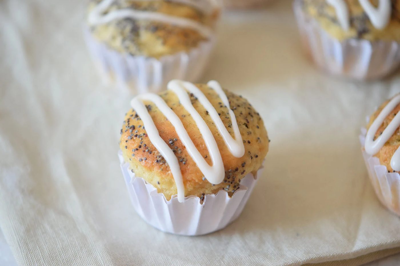 Looking for a fresh breakfast muffin recipe? Try out these delicious lemon poppy seed muffins recipe via Bekob.com