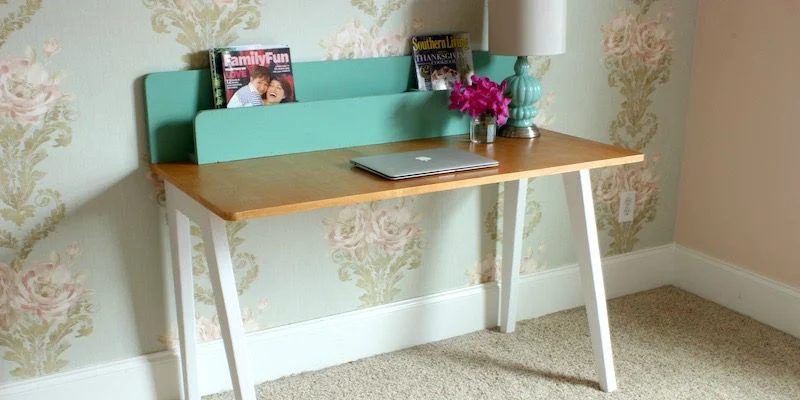 The Lindsay Desk: A direct Modern Desk with a Built-In Organizer