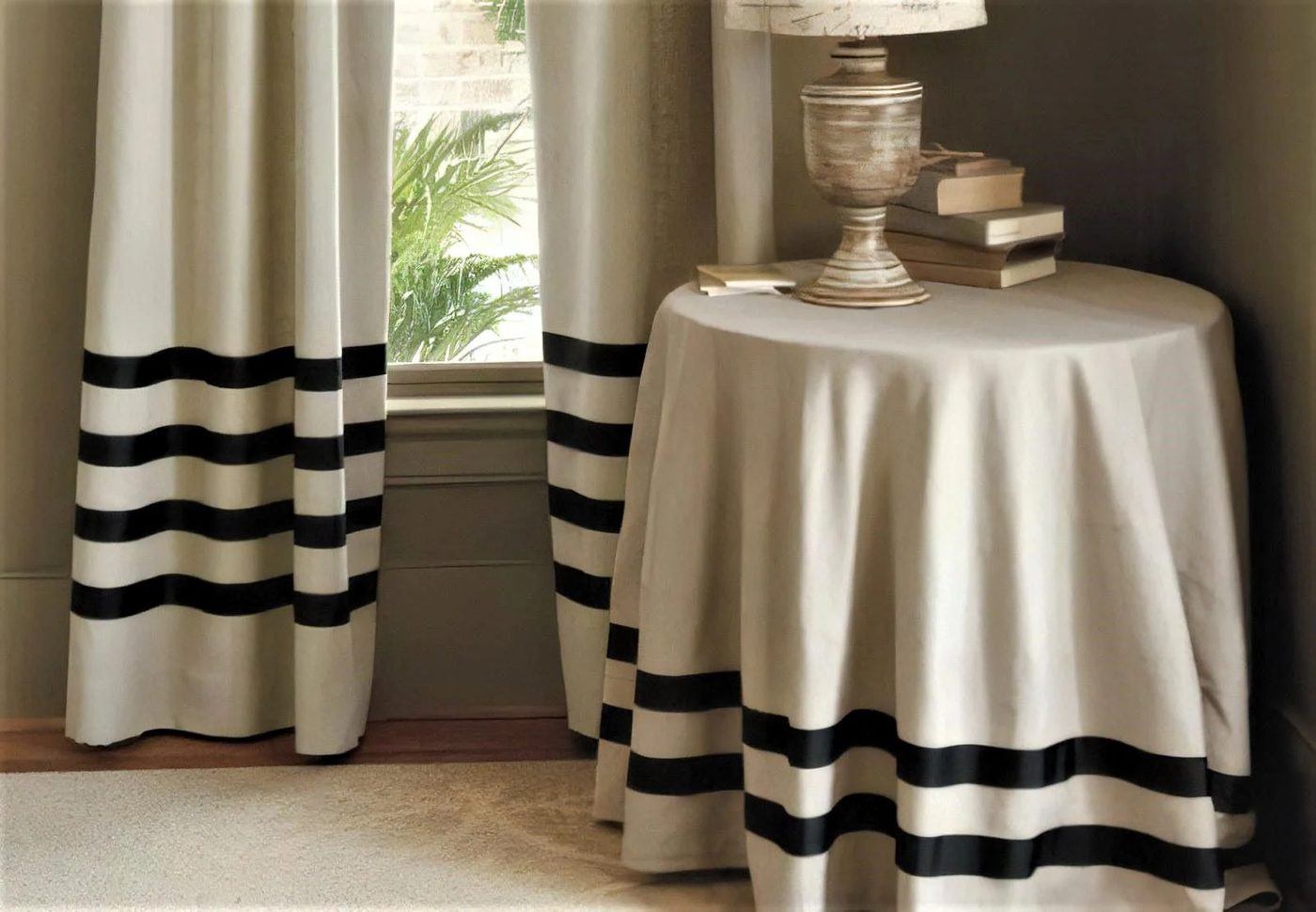 11 Tablecloth And Drapes 031831