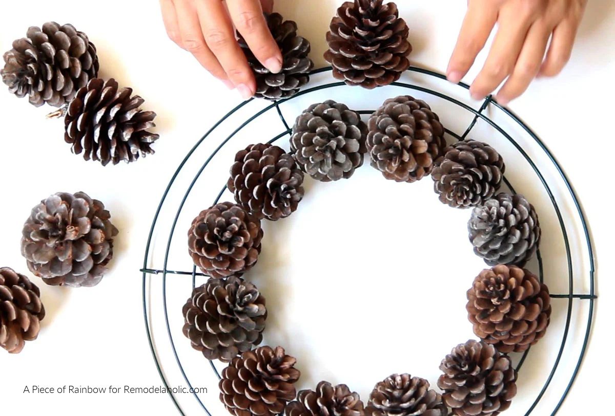How To Make A Pinecone Wreath, Step 2, Bekob