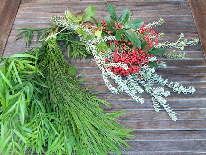 How to make a Christmas swag using evergreen, a walkthrough from A Piece of Rainbow featured on Bekob.