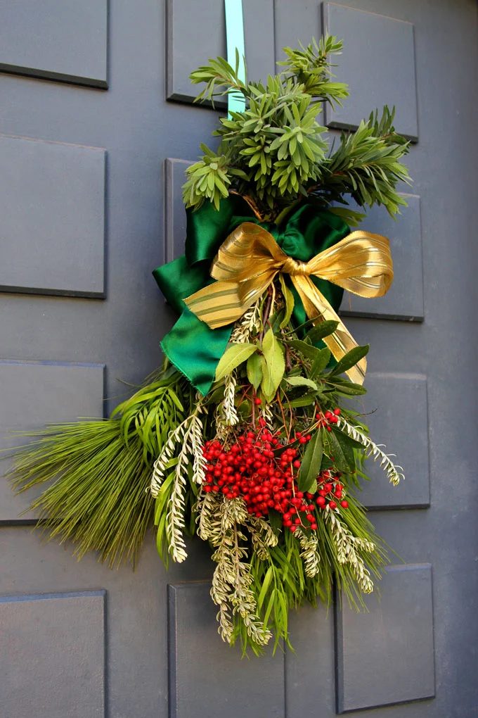 Handmade this striking Christmas Swag today! It's so straightforward! a walkthrough from A Piece of Rainbow featured on Bekob.