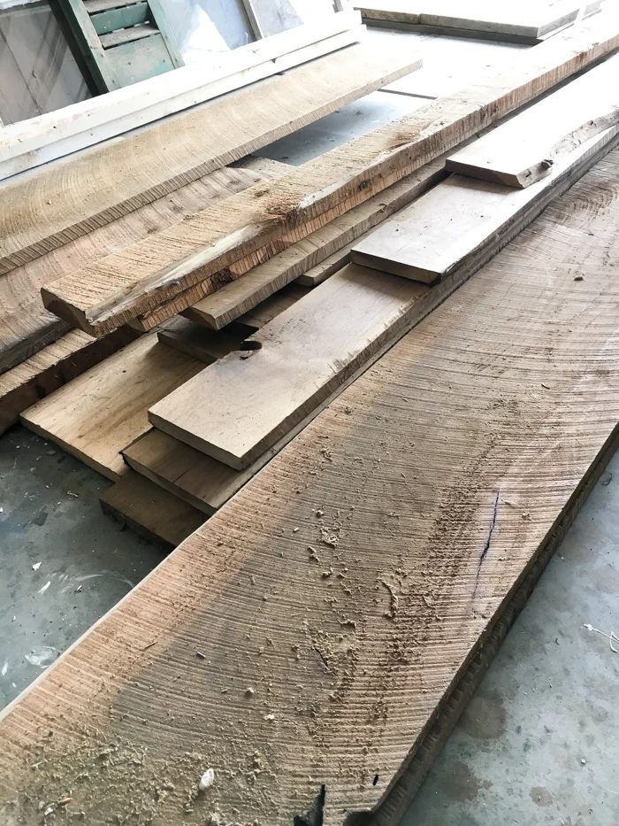 1 How To Use Reclaimed Wood To Paint A Farmhouse Style Sign, By Blesser House Featured On @Bekob