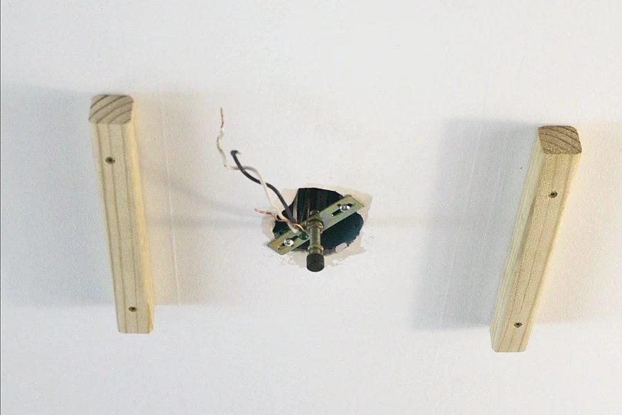 handmade-lightbox-for-pendant-lighting-in-kitchen-noting-grace-featured-on-Bekob