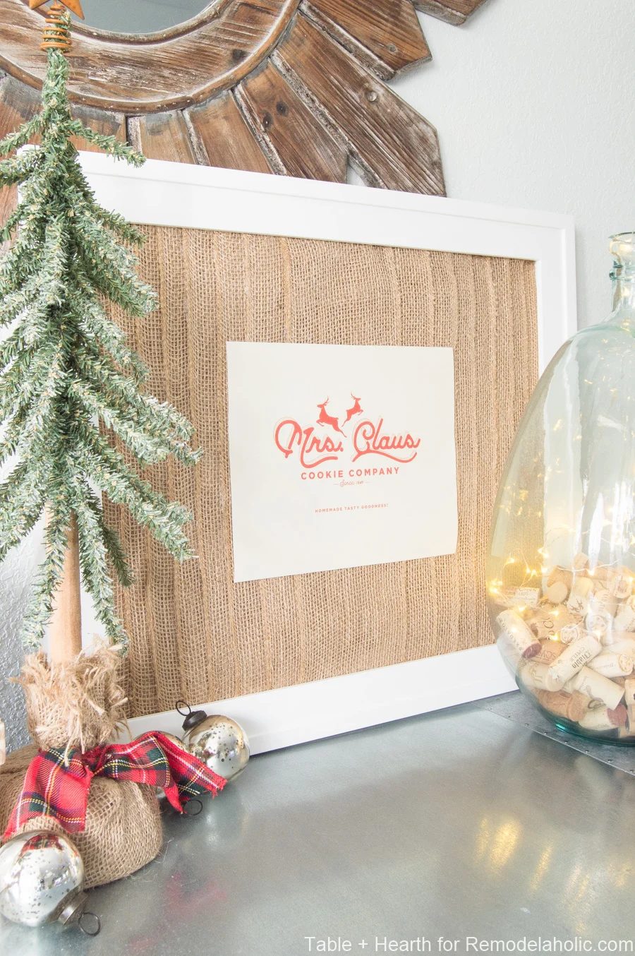 Create an straightforward rustic or coastal art display with this layered burlap frame mat. Add family photos or art prints, and easily swap them for holiday and seasonal decoratin