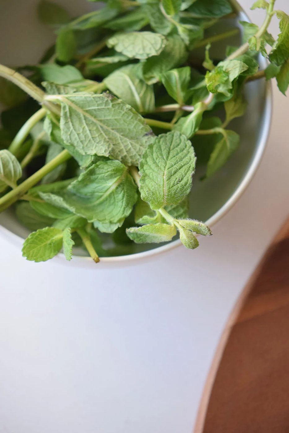 direct drink to stay cool in a healthy way with a mango basil spritzer