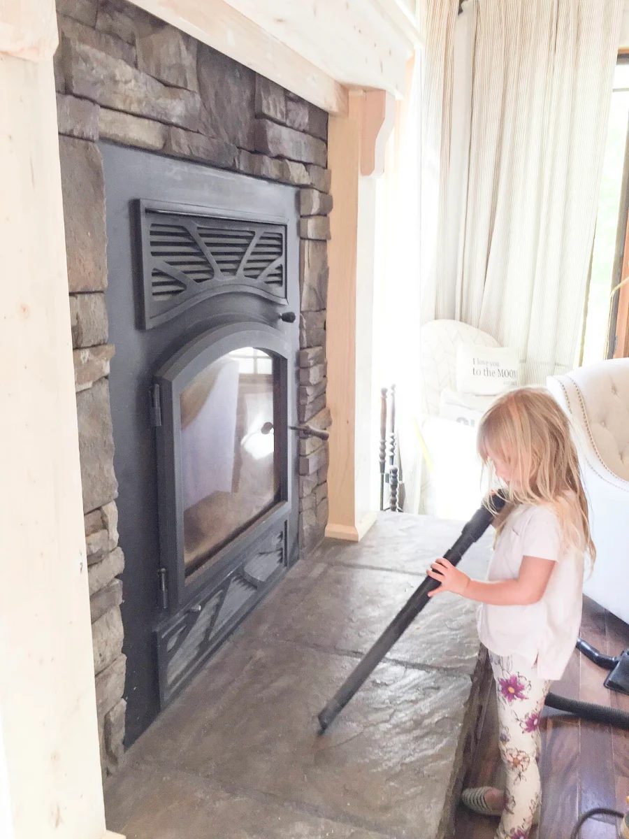 mantel-makeover-with-farmhouse-charm-11