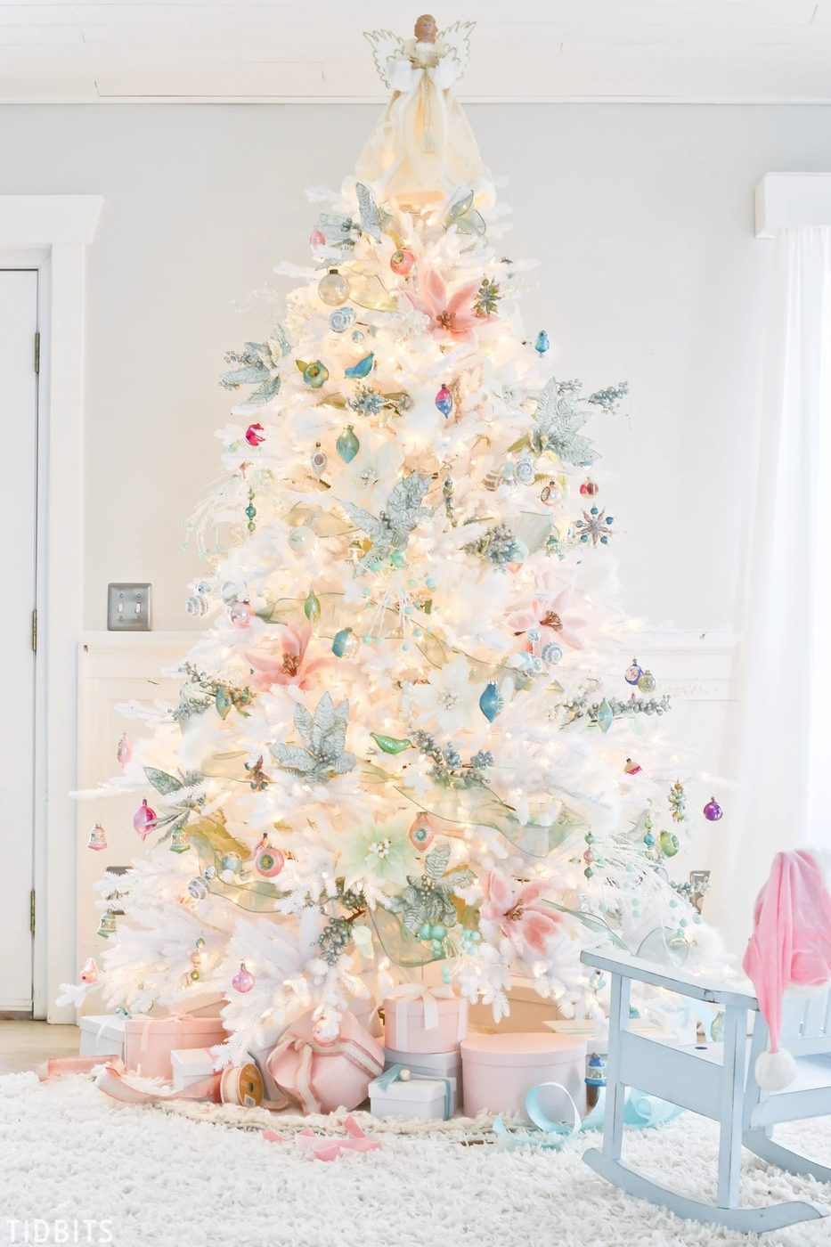 A Colorful Christmas Home Tour TIDBITS 8
